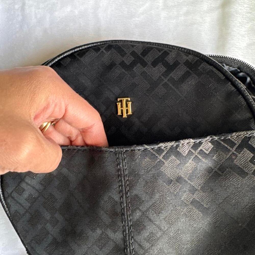 Tommy Hilfiger Black Monogram Jacquard Round Crossbody Bag Purse - Picture 6 of 7
